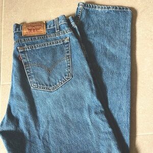 *SOLD* Levi’s straight classic jeans size 34 - new condition